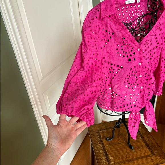 Reitman‘s fuchsia pink eyelet blouse with tie bottom, at waist. - Picture 1 of 10